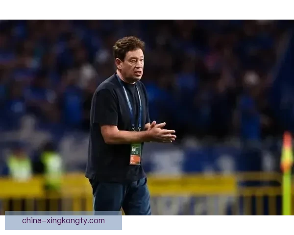 斯卢茨基称赞少一人仍拼到最后